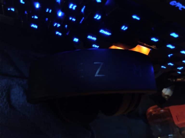 Razer Blackshark V2 Pro Blinking Green Light? Try These 6 Fixes West