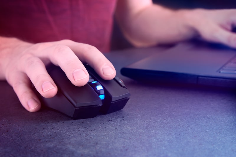 how to charge logitech g pro wireless